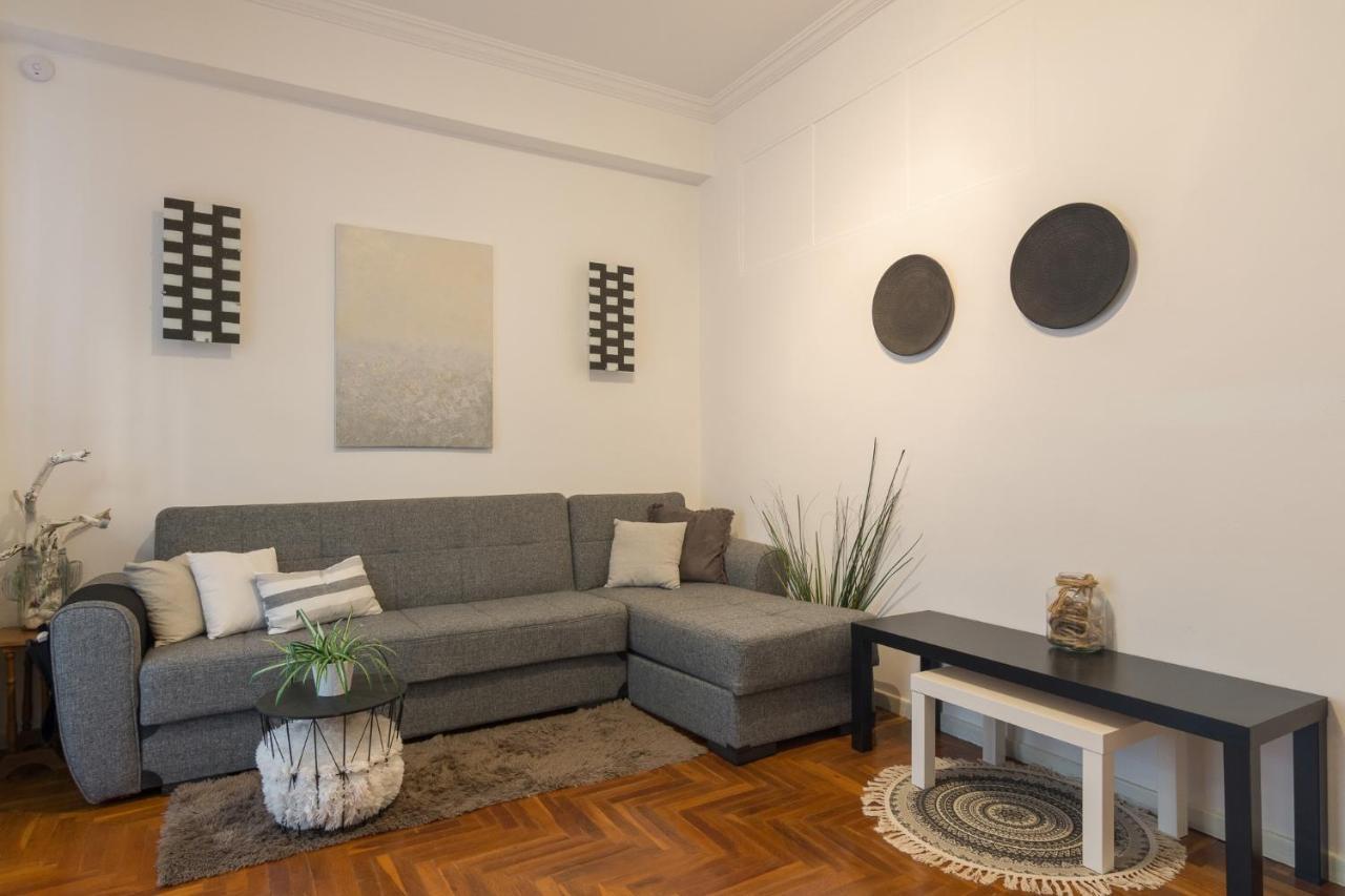 Classic And Modern Apartment In アテネ エクステリア 写真