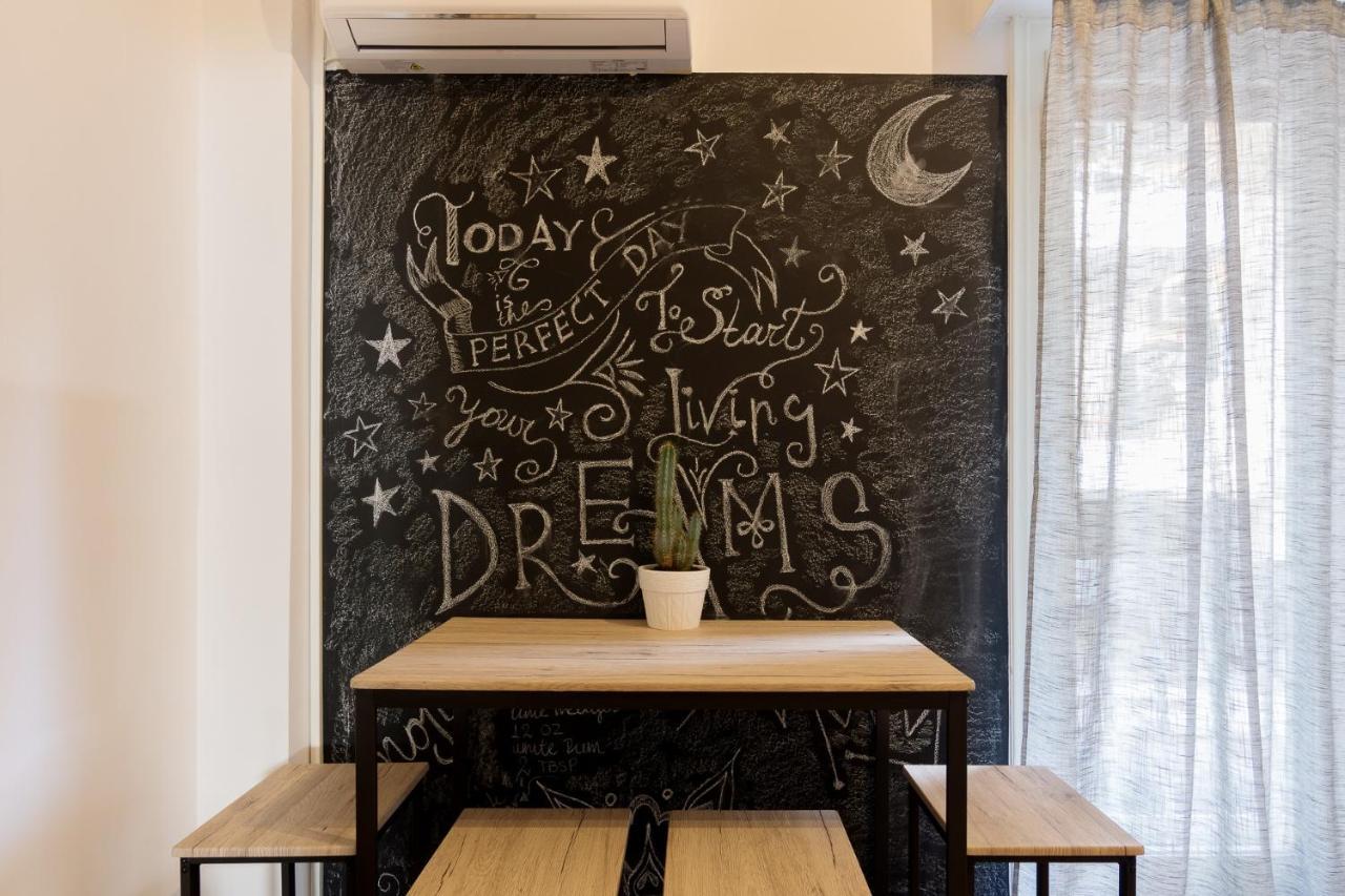 Classic And Modern Apartment In アテネ エクステリア 写真