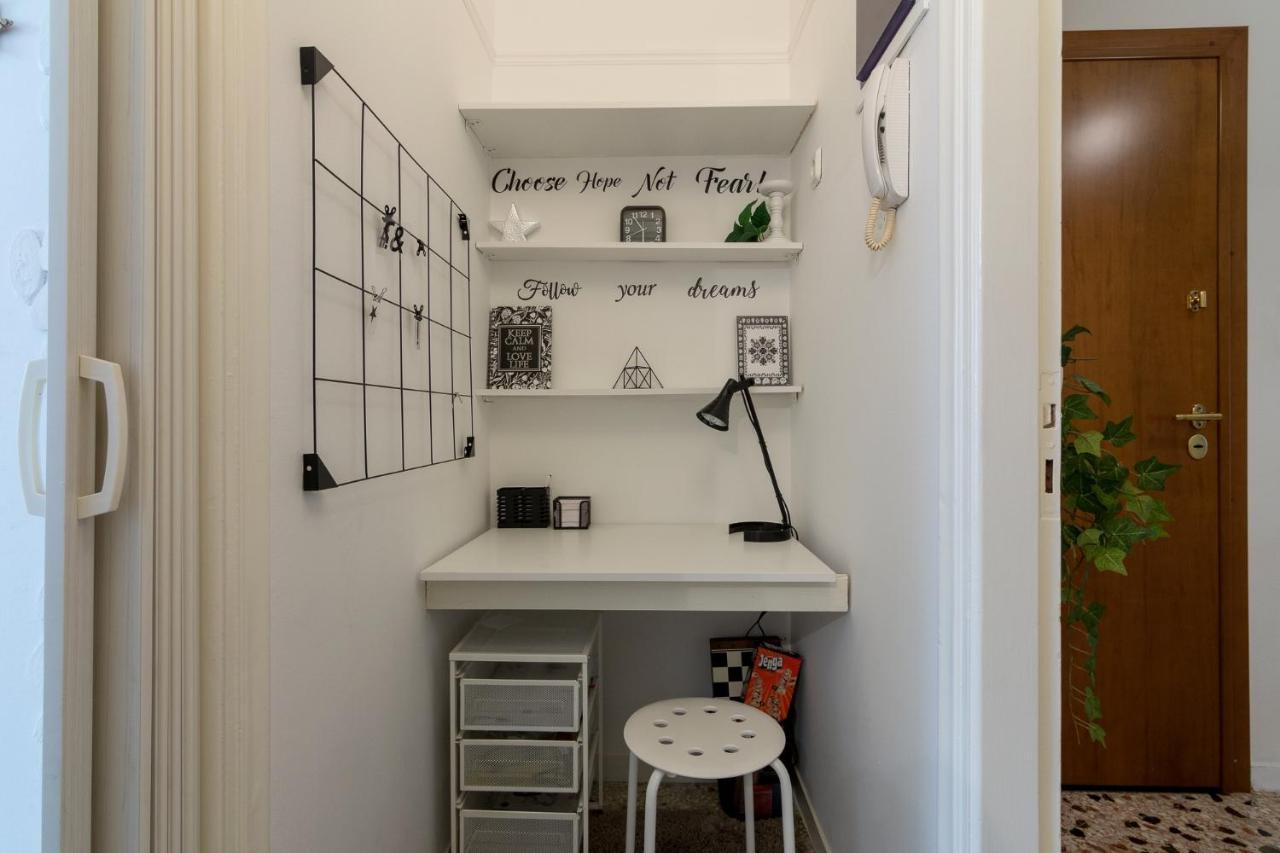 Classic And Modern Apartment In アテネ エクステリア 写真
